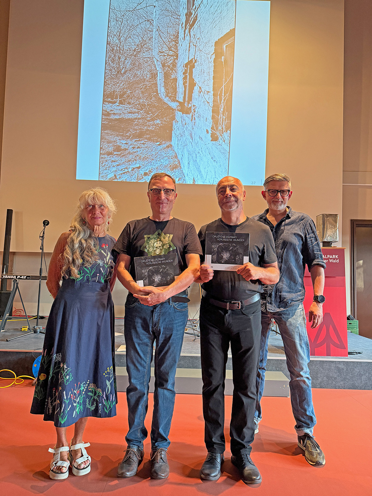 Schönheit des Untergangs: Vernissage zur Ausstellung 